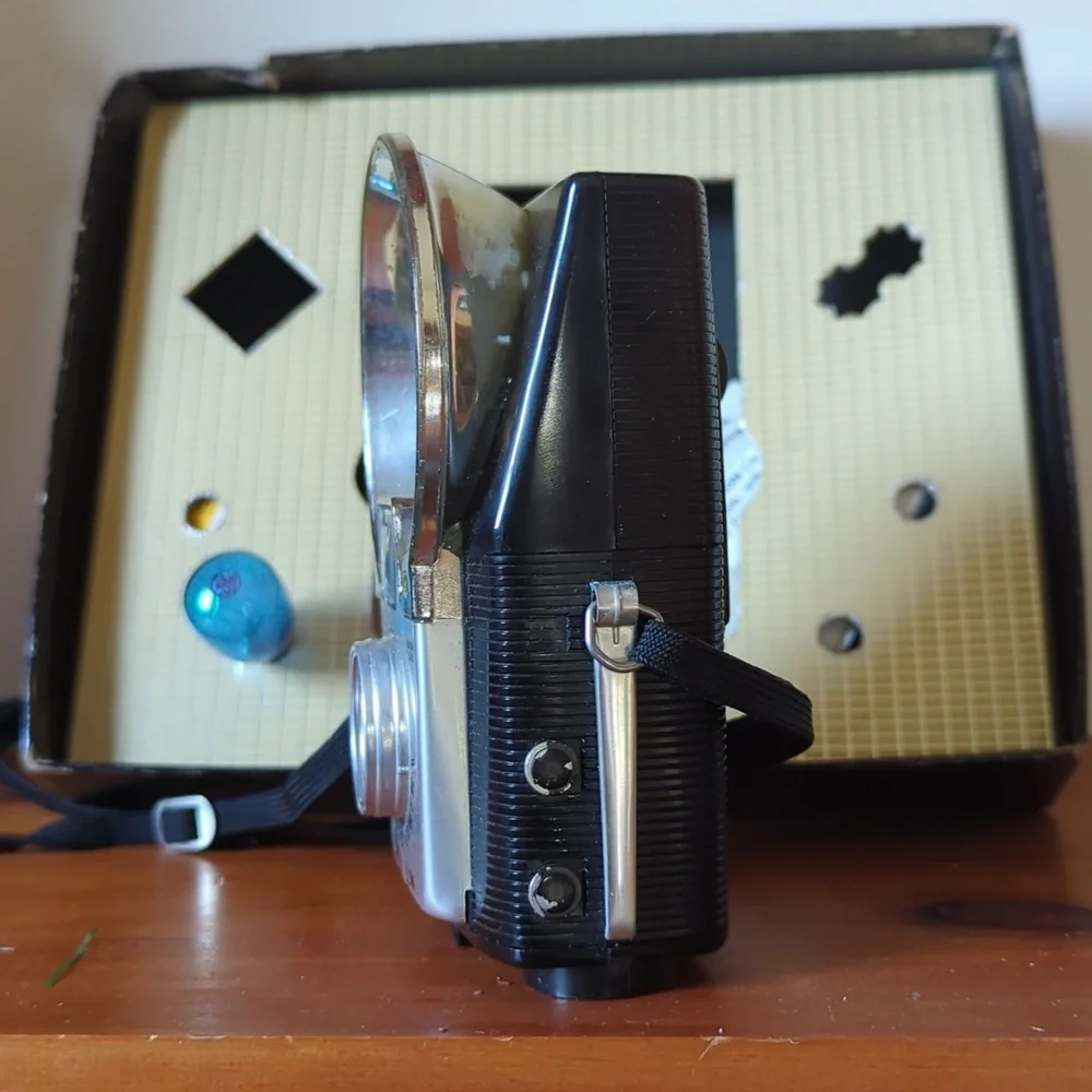 Vintage Kodak Brownie Starflash Outfit With Unused Black Film